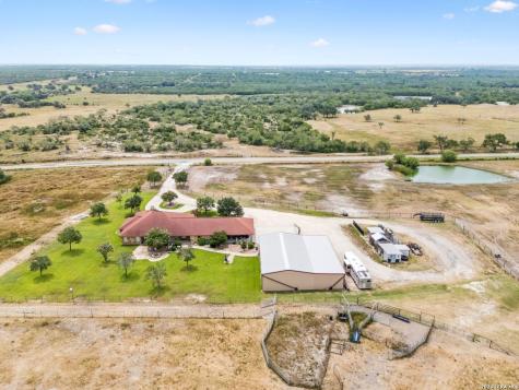 2655 Cr 233 Gillett TX 78116