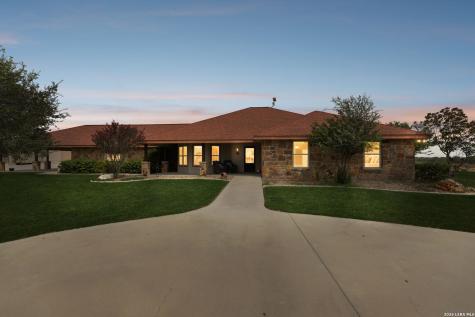 2655 Cr 233 Gillett TX 78116