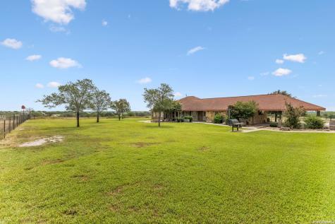 2655 Cr 233 Gillett TX 78116