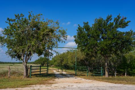 9611 Wilke Road Kingsbury TX 78638