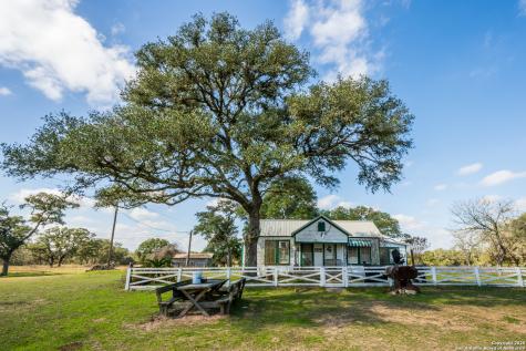 16297 Sh 111 Yoakum TX 77995