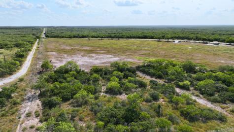 32 Ac Fm 791 Falls City TX 78113