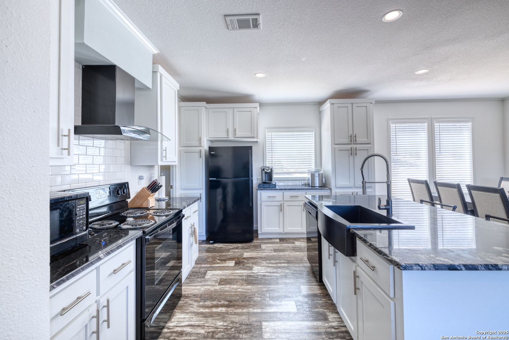 3049 N Little Creek Road Utopia TX 78884
