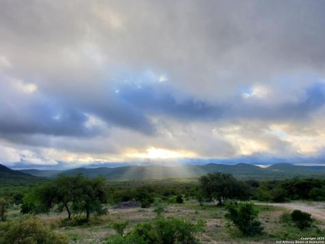 3049 N Little Creek Road Utopia TX 78884