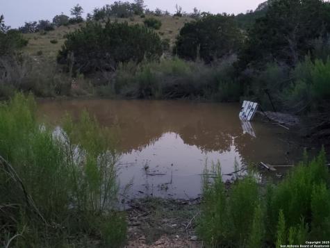 3049 N Little Creek Road Utopia TX 78884