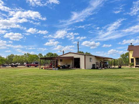 11970 New Sulphur Springs Road Adkins TX 78101