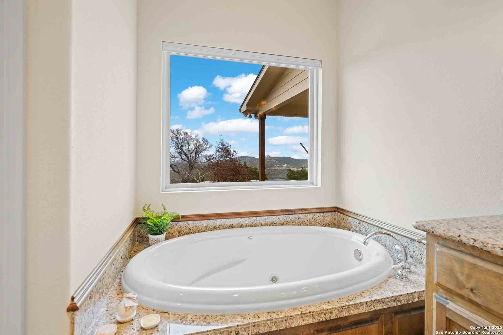 211 Mill Dam Road Comfort TX 78013