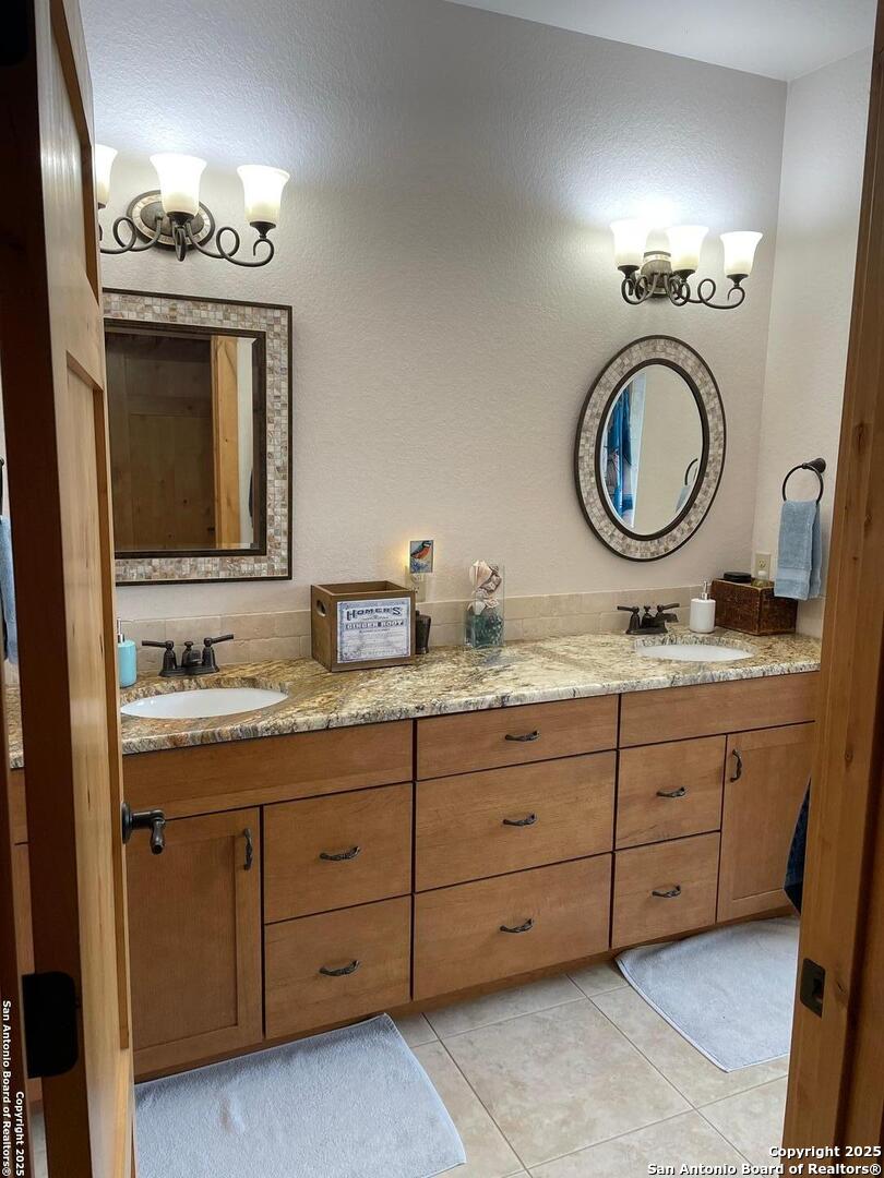 2154 Aviation Loop Fredericksburg TX 78624