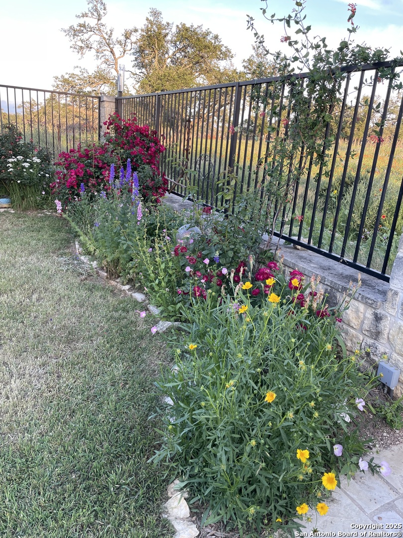 2154 Aviation Loop Fredericksburg TX 78624