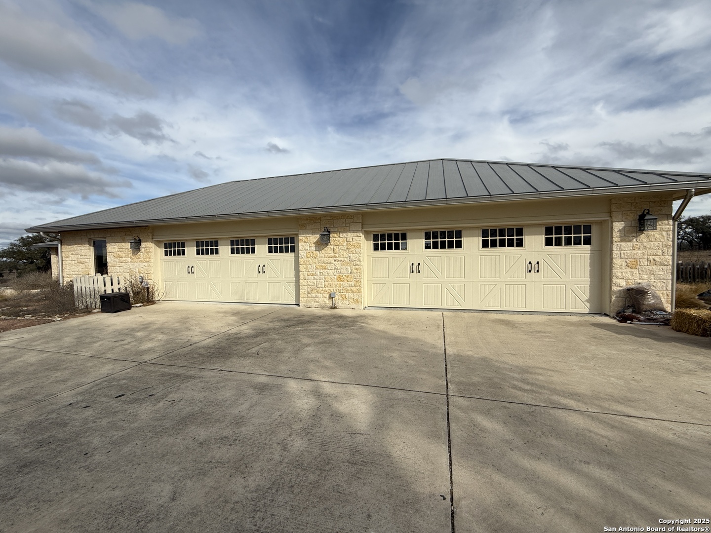 2154 Aviation Loop Fredericksburg TX 78624