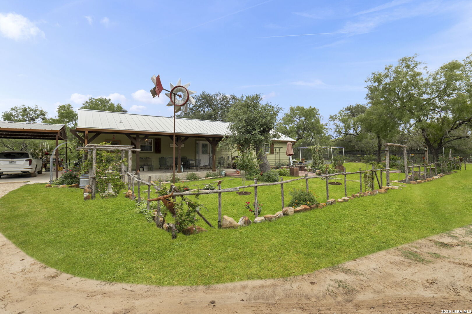 445 Tomblin Road Bigfoot TX 78005
