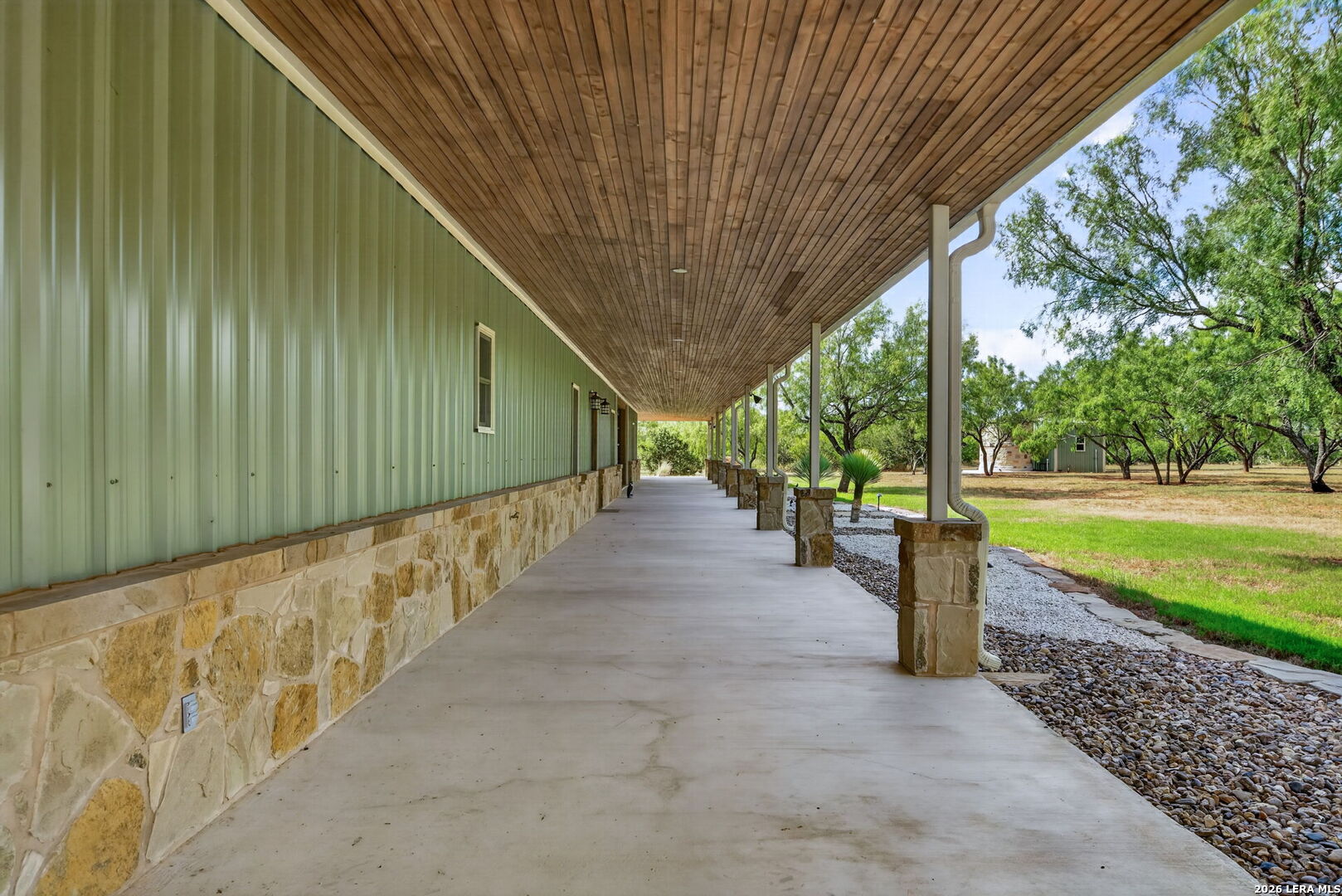 510 County Road 336 Charlotte TX 78011