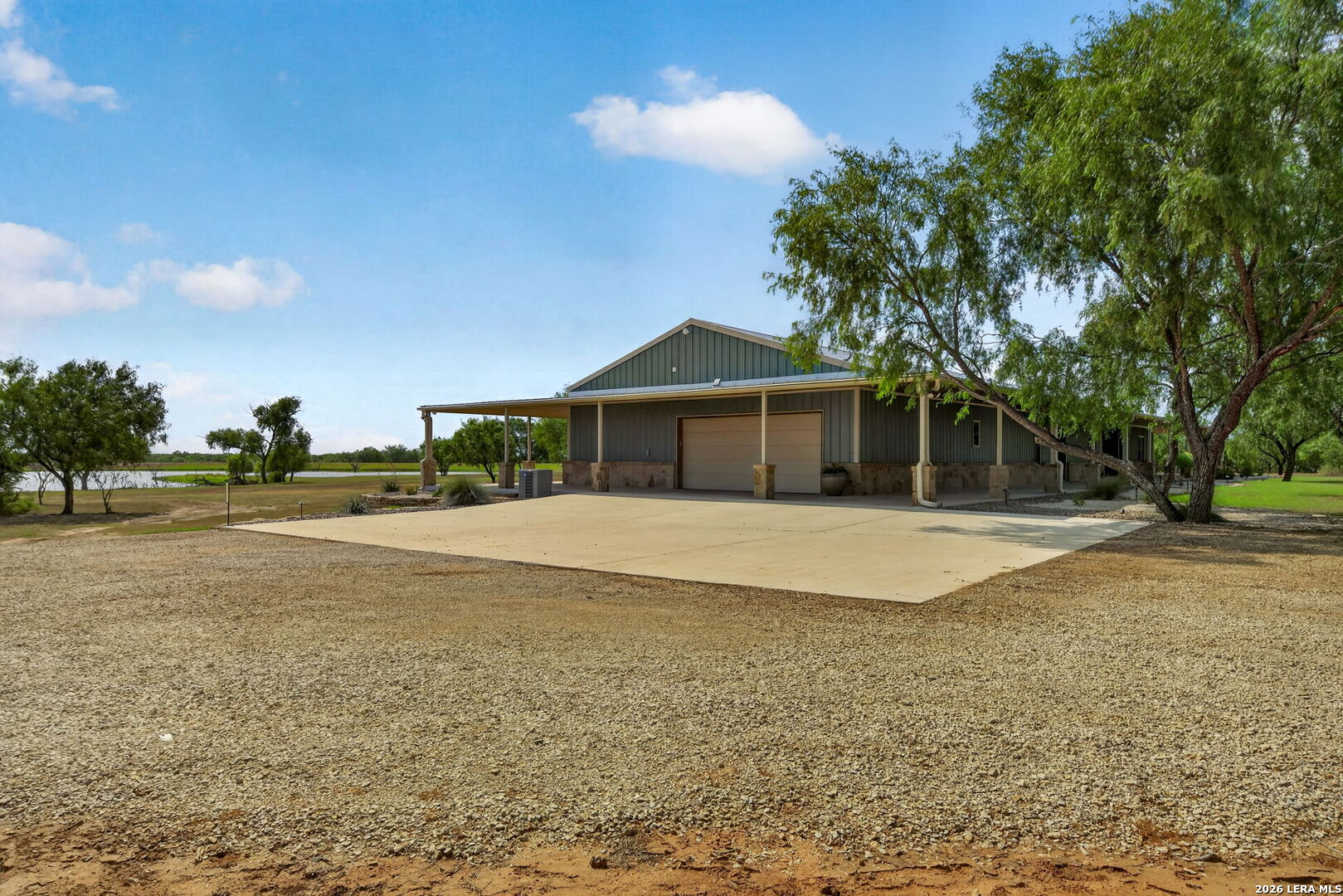 510 County Road 336 Charlotte TX 78011