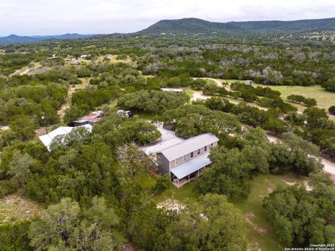 475 Stoney Hill Pipe Creek TX 78063