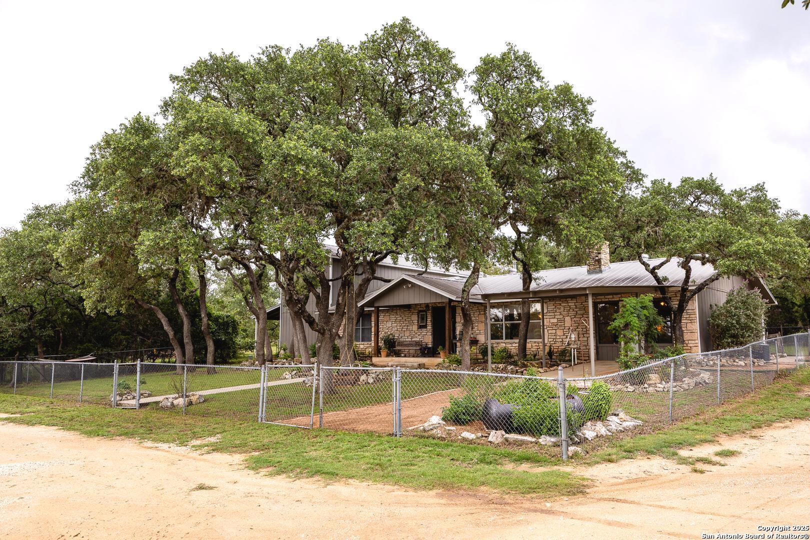 475 Stoney Hill Pipe Creek TX 78063