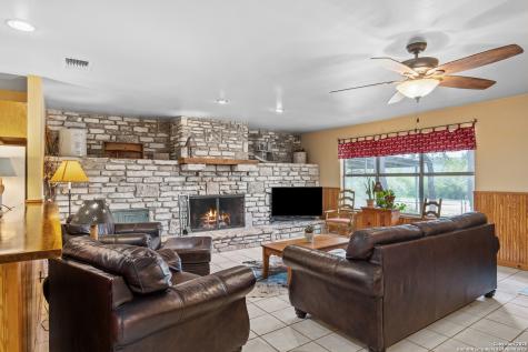 475 Stoney Hill Pipe Creek TX 78063