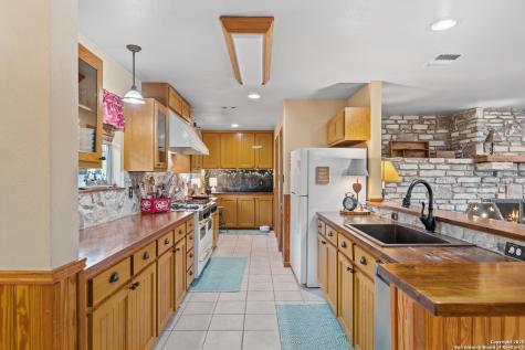 475 Stoney Hill Pipe Creek TX 78063