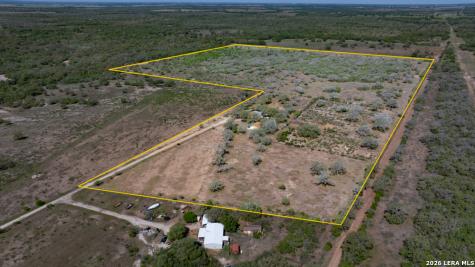 2632 Slickfield Road York Town TX 78164