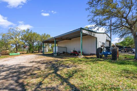 2632 Slickfield Road York Town TX 78164