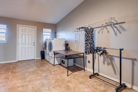 1725 Fm 2504 Poteet TX 78065