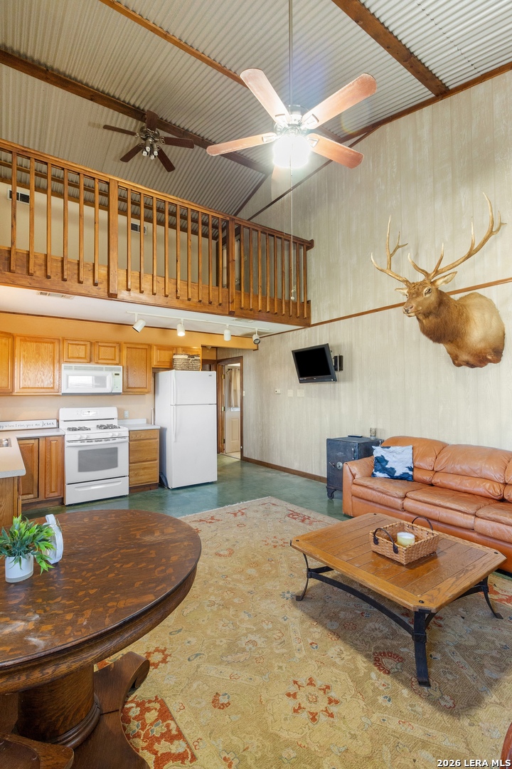 647 Funf Kinder Road Fredericksburg TX 78624