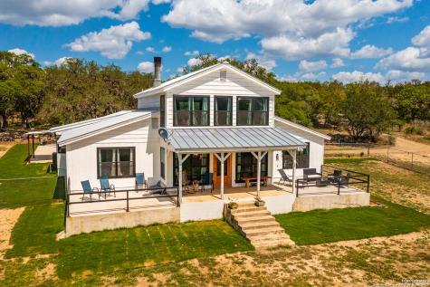 1701 Rio Hondo Road Tarpley TX 78883