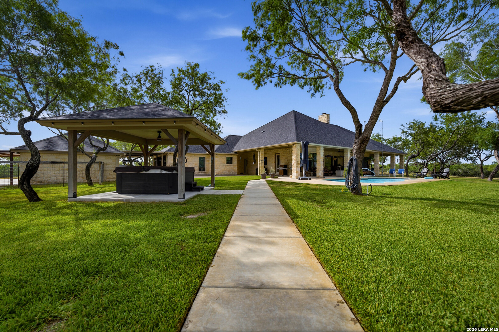 1958 County Road 237 Falls City TX 78113