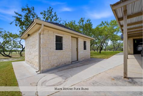 1958 County Road 237 Falls City TX 78113