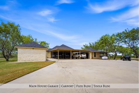 1958 County Road 237 Falls City TX 78113
