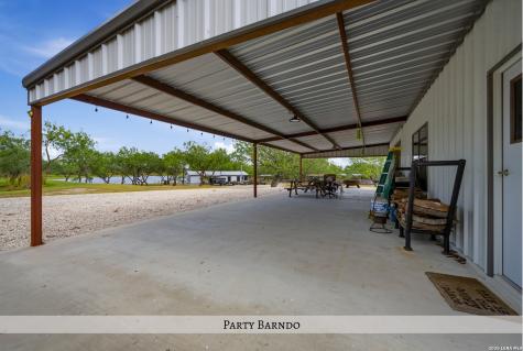 1958 County Road 237 Falls City TX 78113