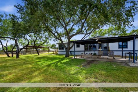 1958 County Road 237 Falls City TX 78113