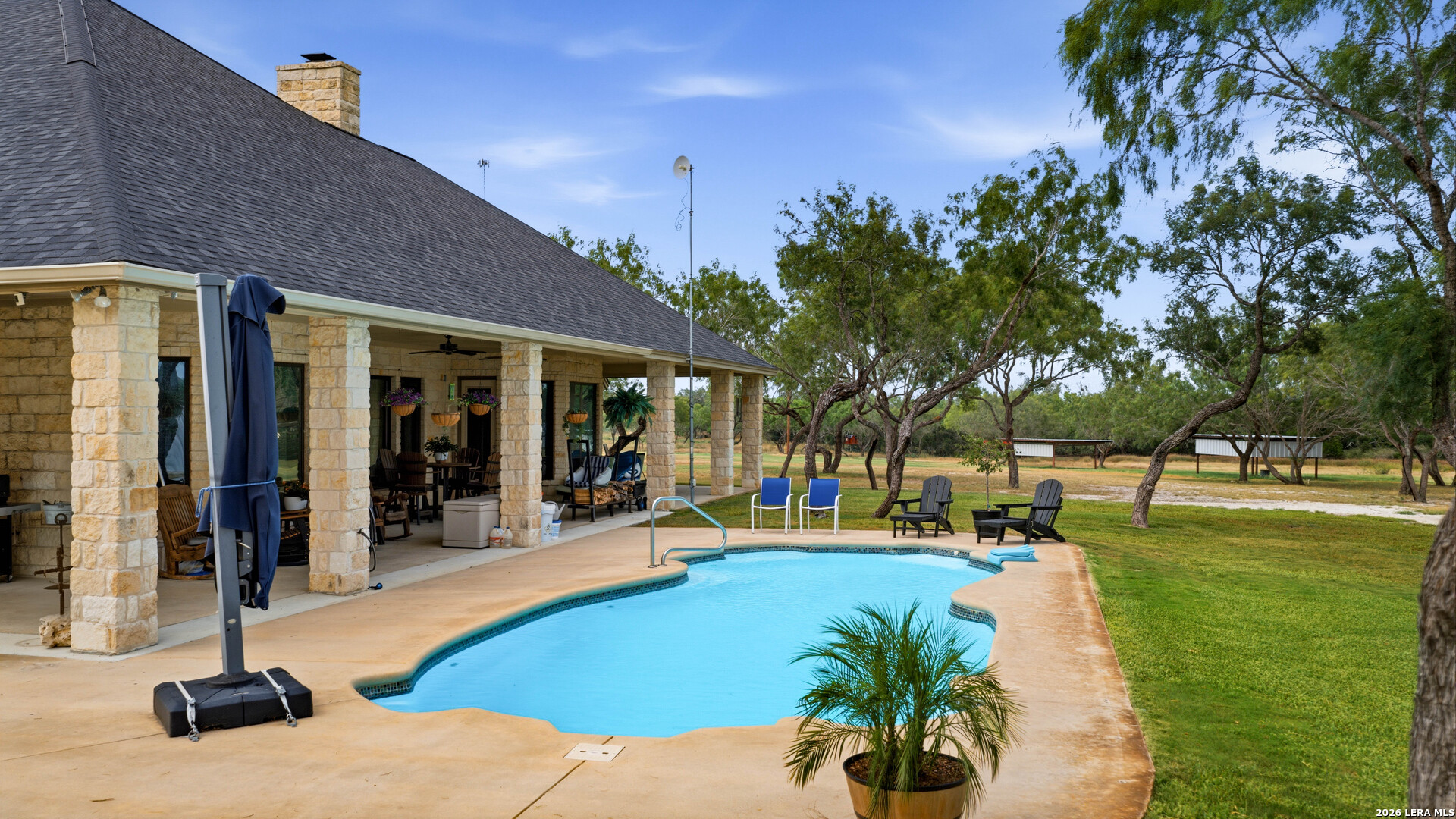 1958 County Road 237 Falls City TX 78113