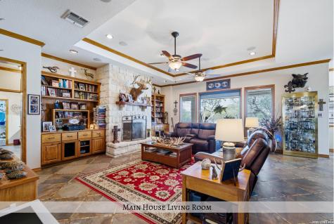 1958 County Road 237 Falls City TX 78113