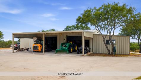 1958 County Road 237 Falls City TX 78113