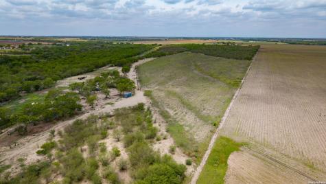 1251 County Road 210 Floresville TX 78114