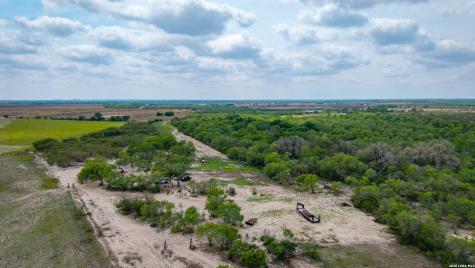 1251 County Road 210 Floresville TX 78114