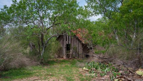 1251 County Road 210 Floresville TX 78114