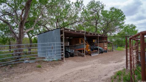 1251 County Road 210 Floresville TX 78114