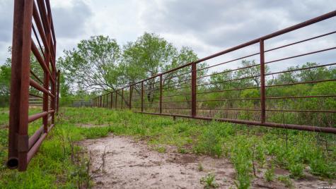 1251 County Road 210 Floresville TX 78114