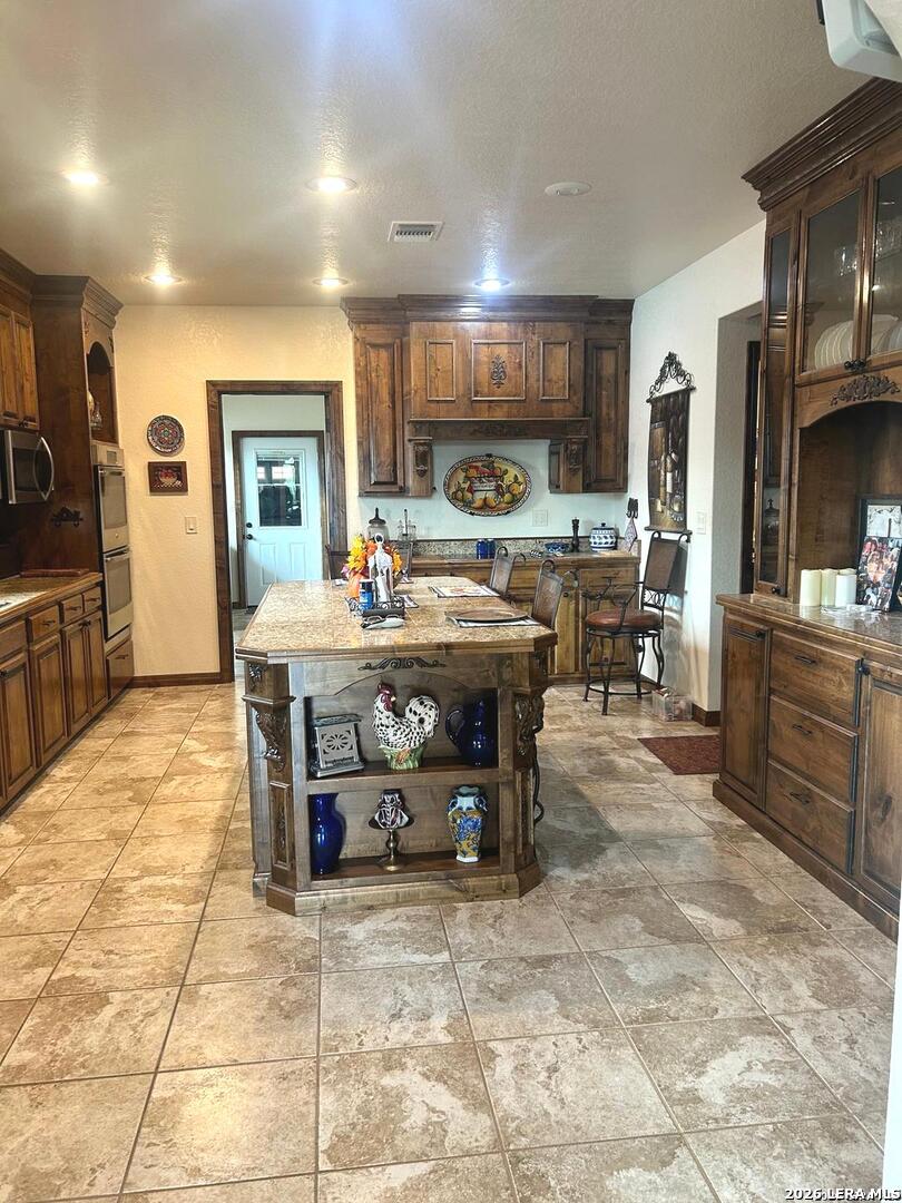2712 N State Highway 80 Nixon TX 78140