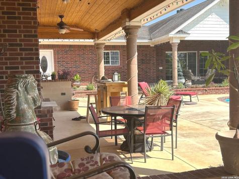 2712 N State Highway 80 Nixon TX 78140