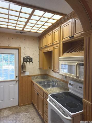 2712 N State Highway 80 Nixon TX 78140