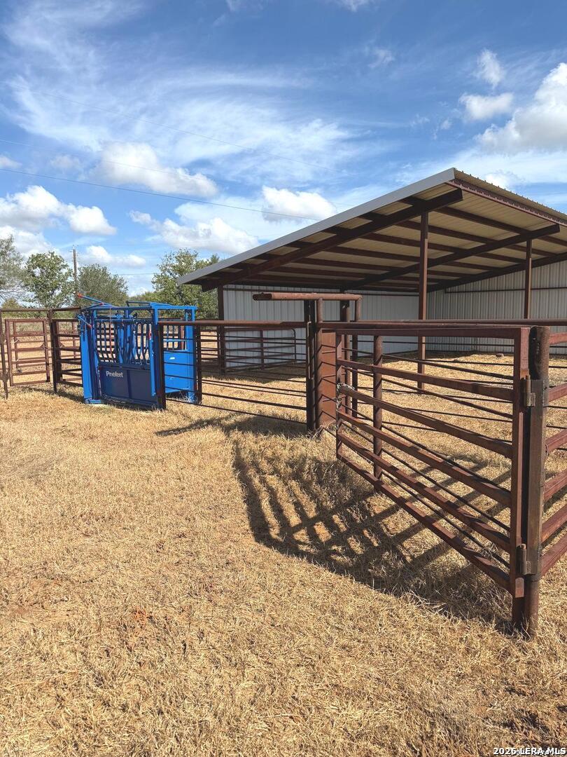 2712 N State Highway 80 Nixon TX 78140
