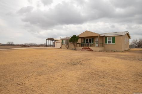 905 County Road 341 Jourdanton TX 78026