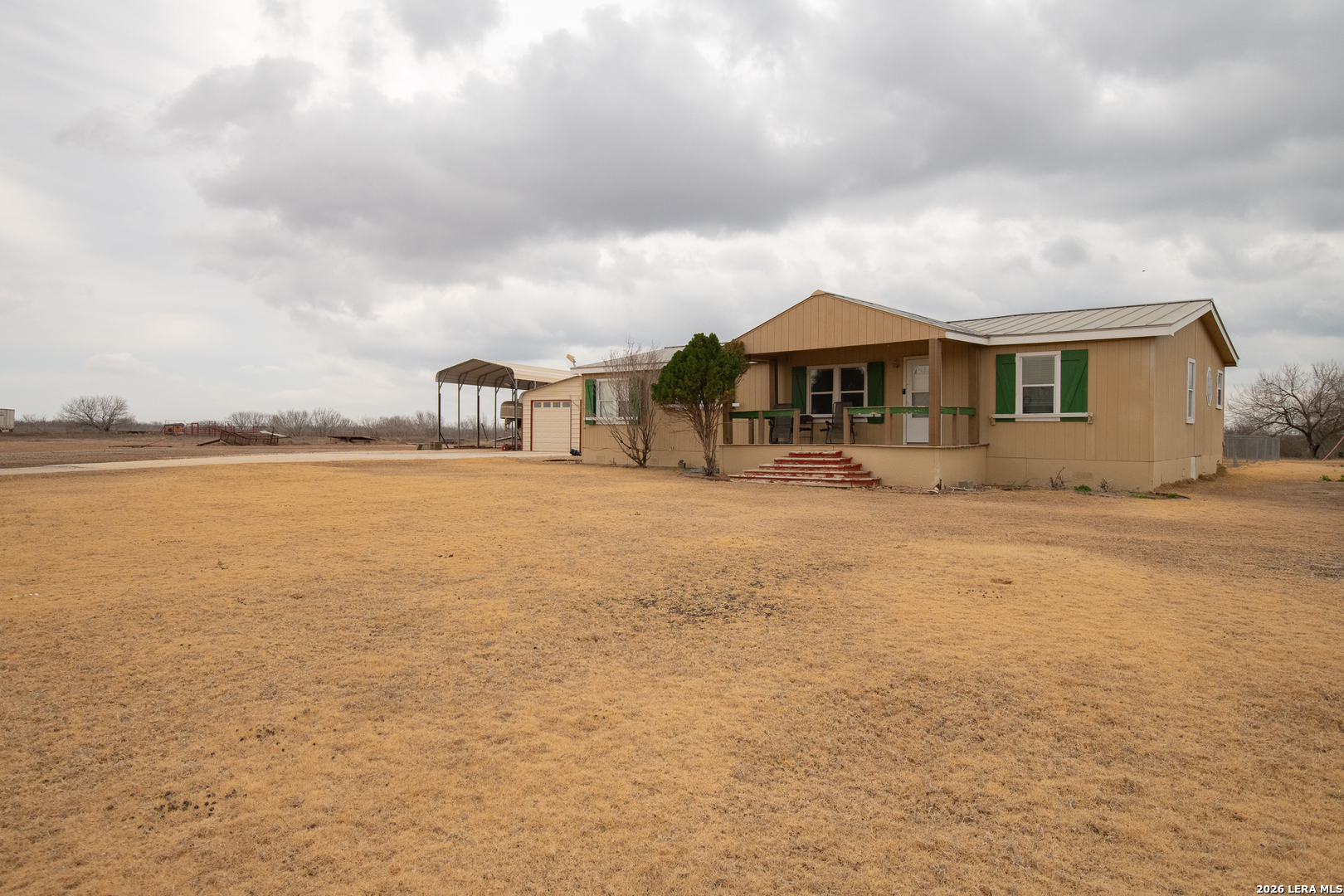 905 County Road 341 Jourdanton TX 78026