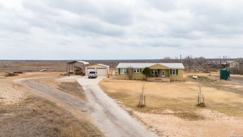 905 County Road 341 Jourdanton TX 78026