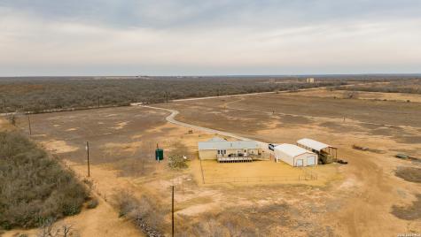 905 County Road 341 Jourdanton TX 78026