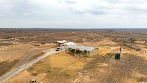 905 County Road 341 Jourdanton TX 78026