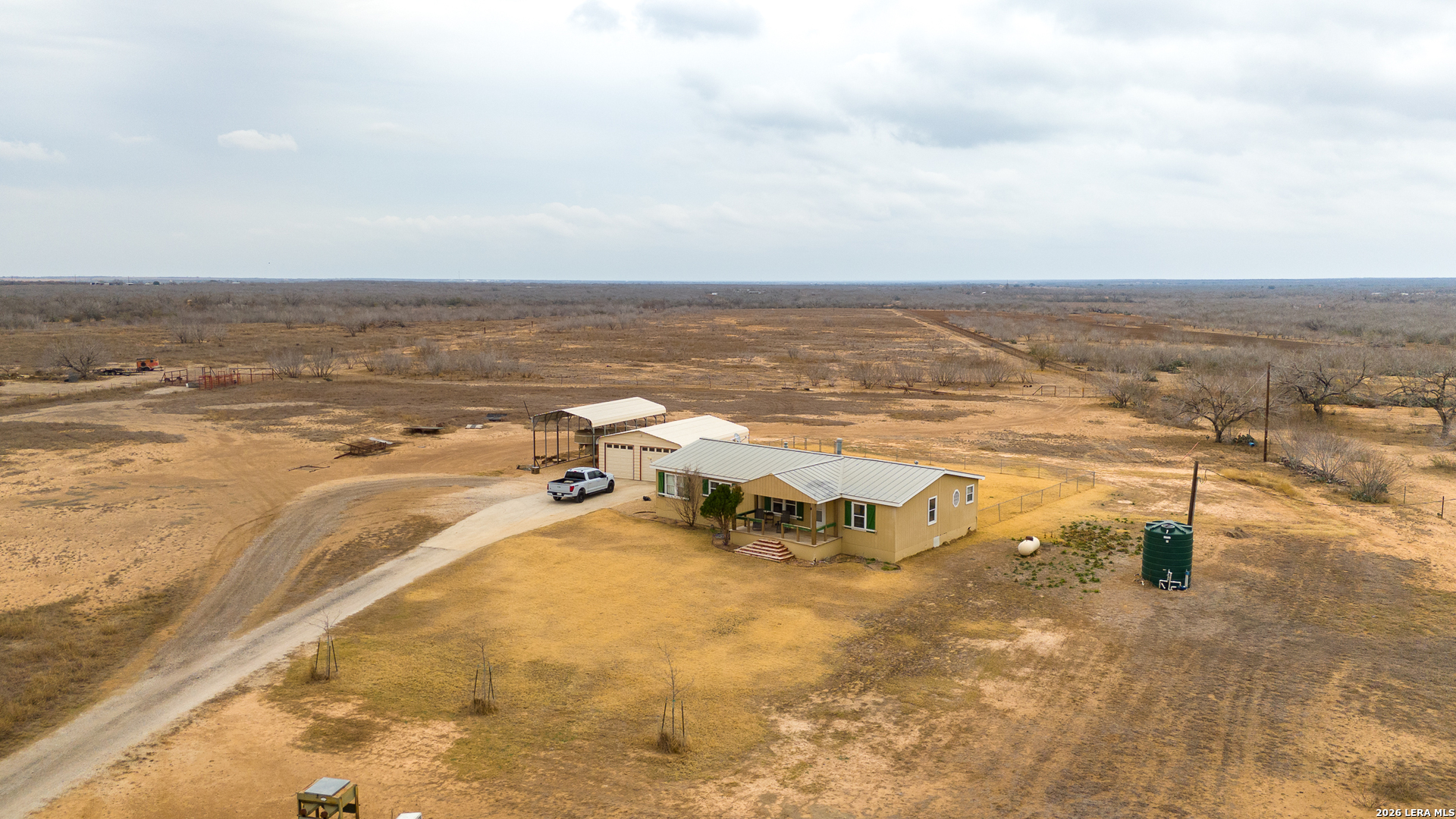905 County Road 341 Jourdanton TX 78026