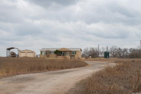 905 County Road 341 Jourdanton TX 78026